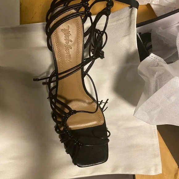 shoe - Picture 3 of 7